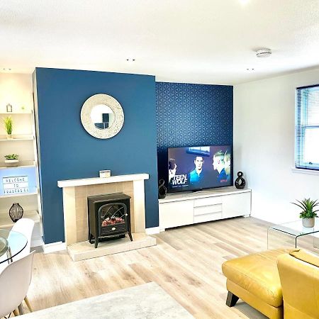 Stylish Central 2 Bedroom Apartment - Free Parking, Free Wifi 오크니 외부 사진