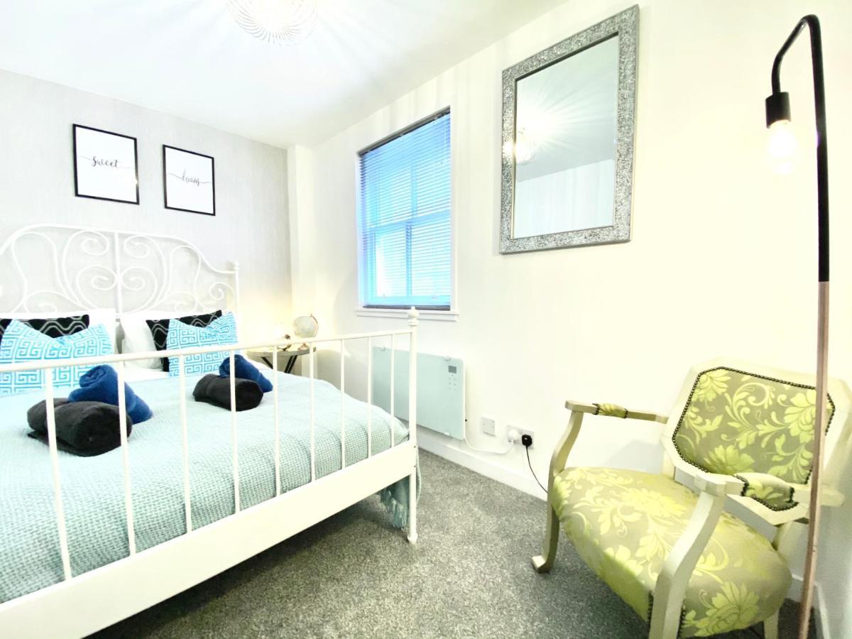 Stylish Central 2 Bedroom Apartment - Free Parking, Free Wifi 오크니 외부 사진