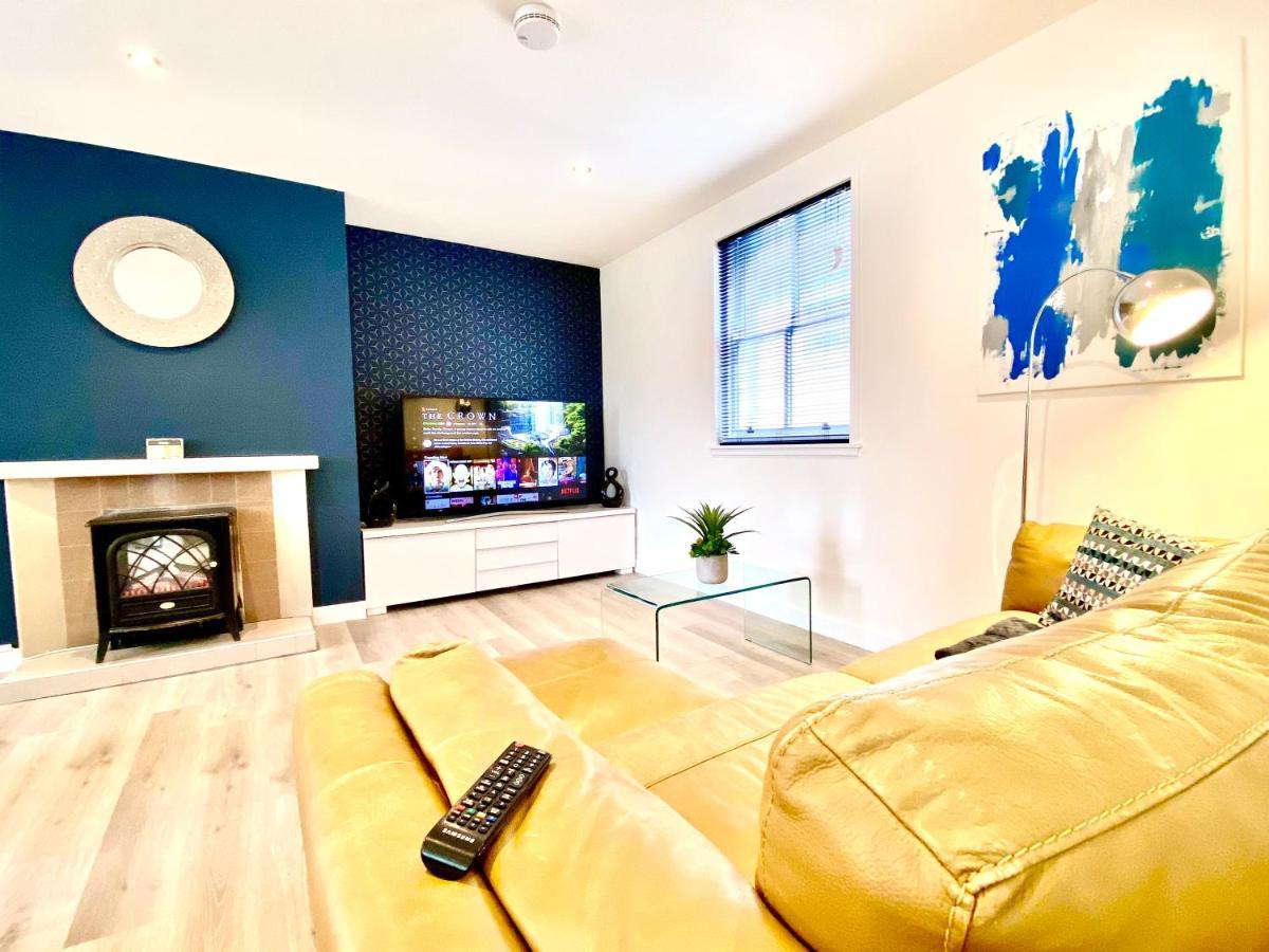Stylish Central 2 Bedroom Apartment - Free Parking, Free Wifi 오크니 외부 사진